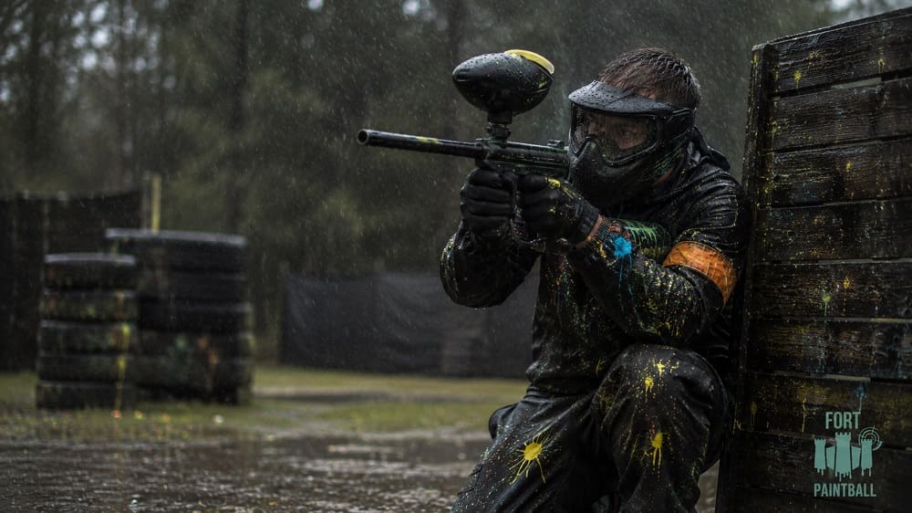Paintball w deszczu